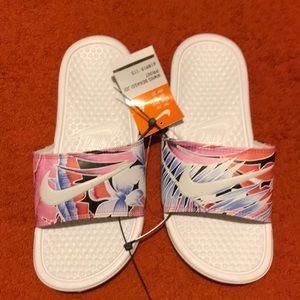 Nike Benassi women’s slides